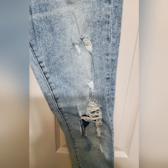 BDG Twig High-Rise Urban Outfitters Ripped Jeans - Picture 8 of 12